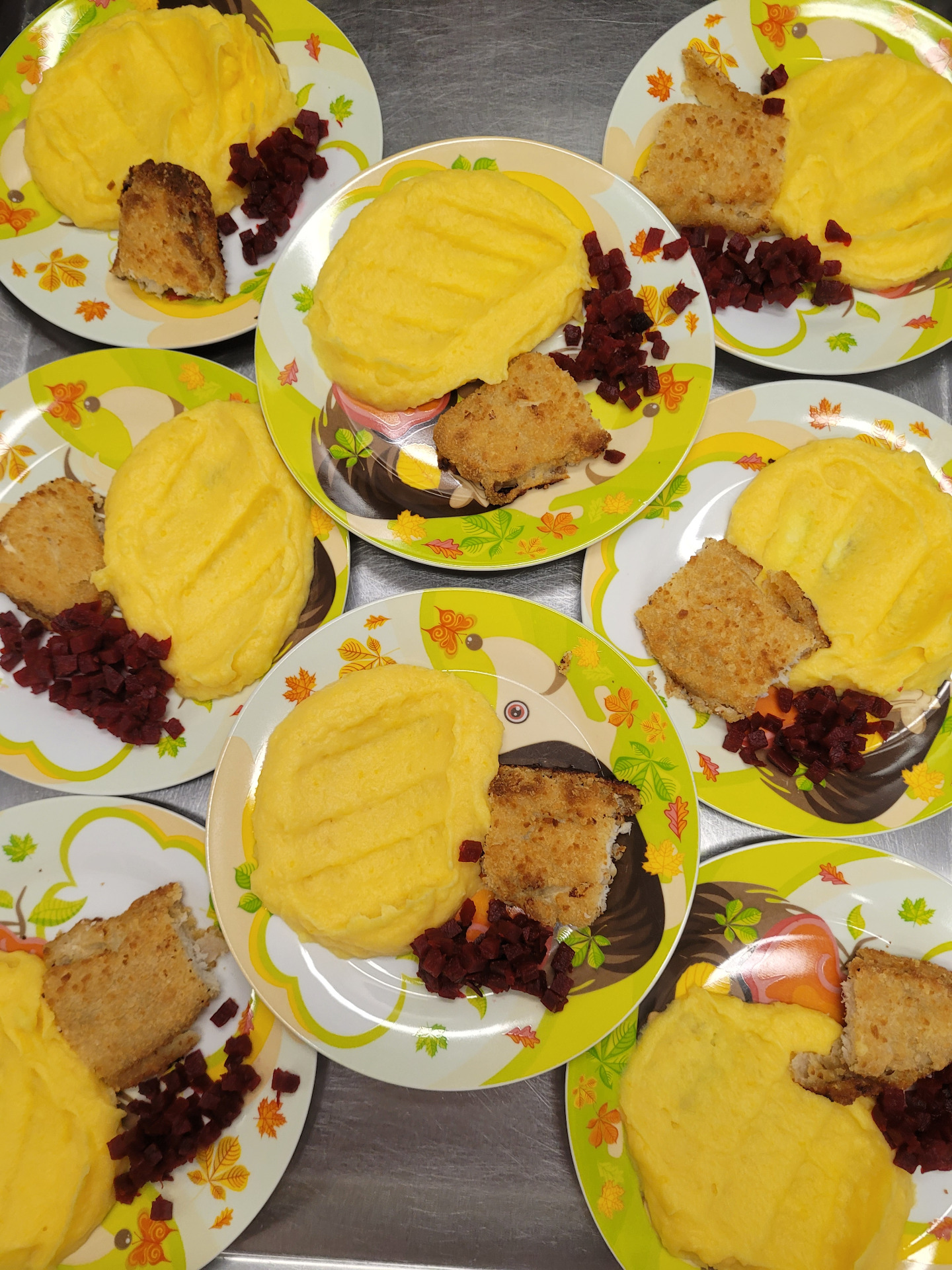 TRESKA V BRAMBOROVÉM OBALU S BRAMBOROVO DÝŇOVOU KAŠÍ